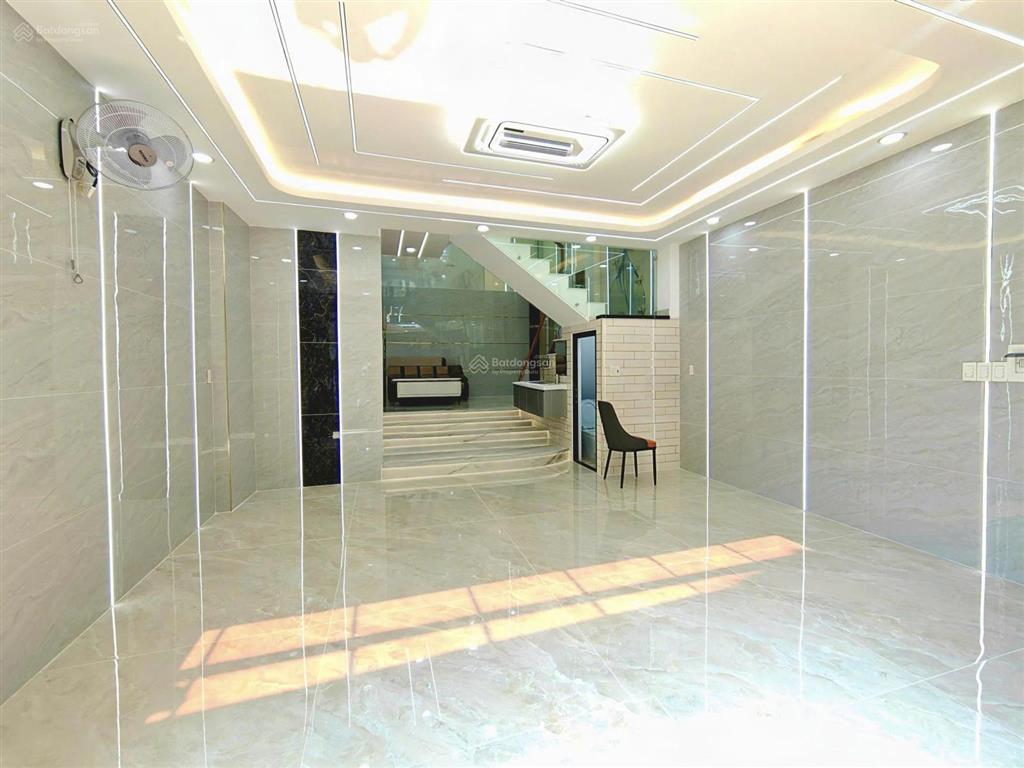 Nhà giáp khu tên lửa dt5,2x10,5đúc 5 tấm btct có thang máy full nt chỉ 7t6 tl mạnh a/c sở hữu