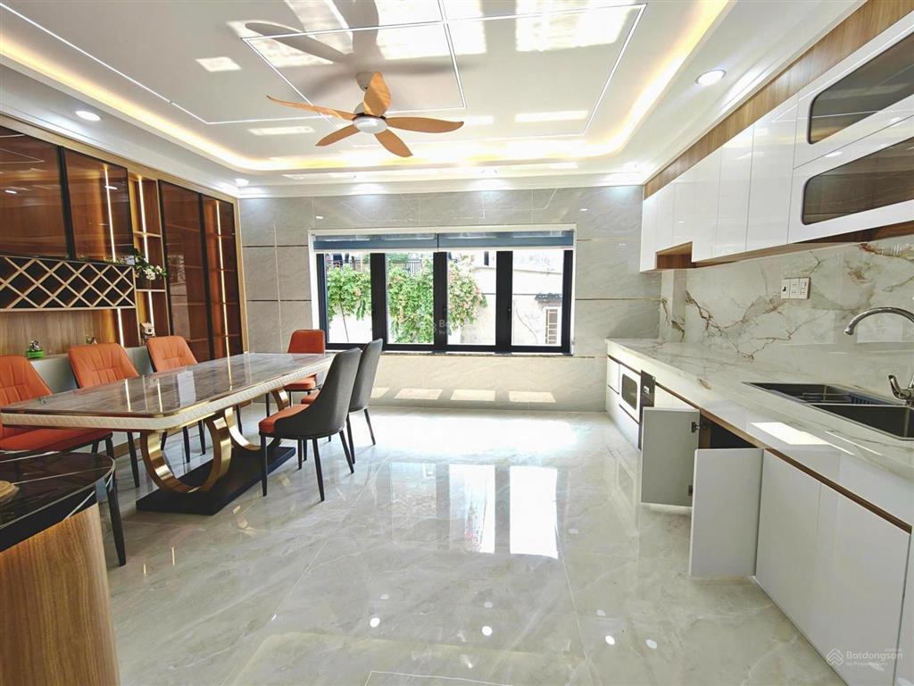 Nhà giáp khu tên lửa dt5,2x10,5đúc 5 tấm btct có thang máy full nt chỉ 7t6 tl mạnh a/c sở hữu