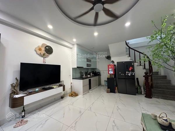 Nhỉnh 8 tỷ  nhà 32m2x4 tầng ô tô đỗ cửa 2 mặt ngõ ô tô đỗ  văn quán cạnh tòa rainbow