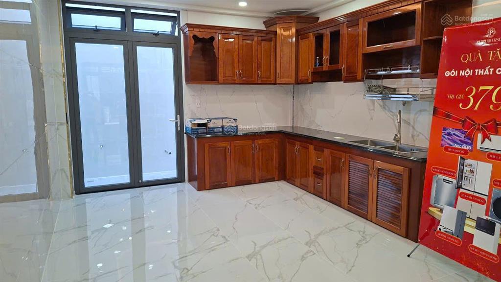 Bán nhà mặt tiền 65m2, 3 lầu, phú định quận 8, 6,5 tỷ tl