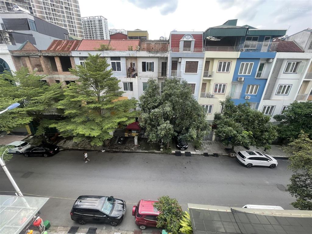 Chính chủ mình cần cho thuê căn lk văn khê 82.5m, hoàn thiện, đường 17m vị trí đẹp