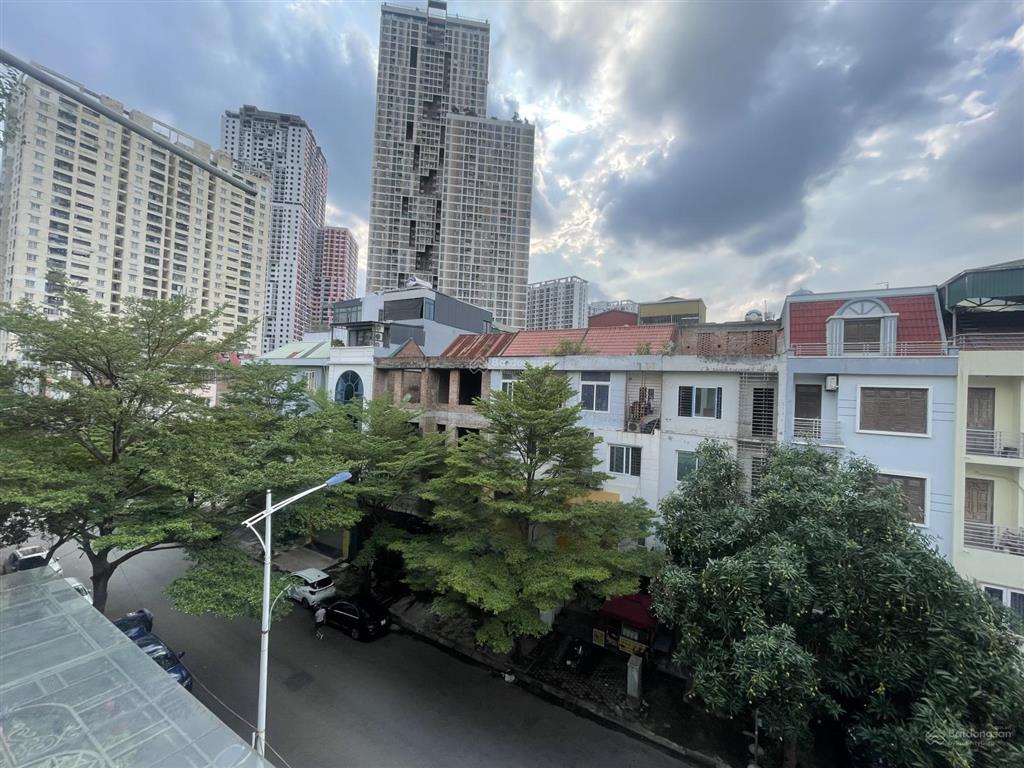 Chính chủ mình cần cho thuê căn lk văn khê 82.5m, hoàn thiện, đường 17m vị trí đẹp