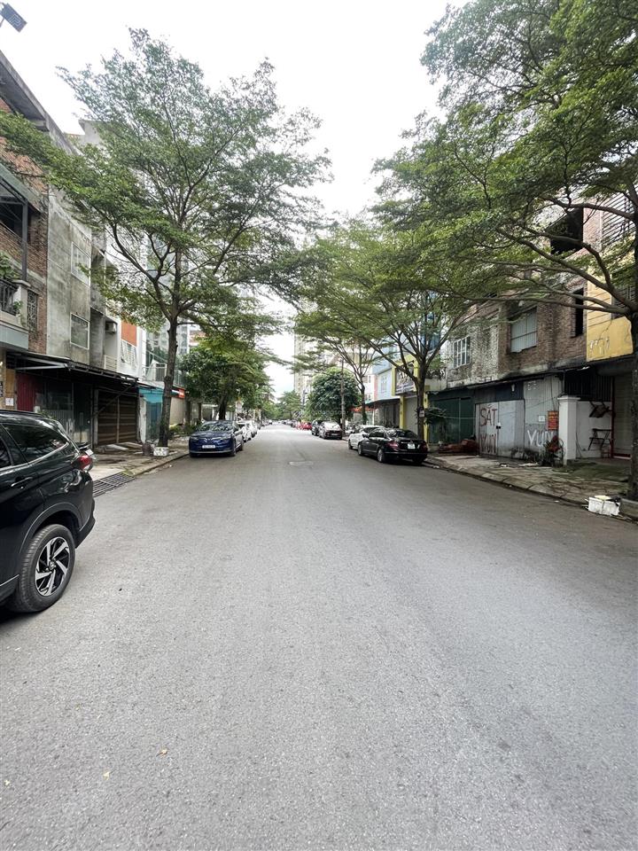 Chính chủ mình cần cho thuê căn lk văn khê 82.5m, hoàn thiện, đường 17m vị trí đẹp