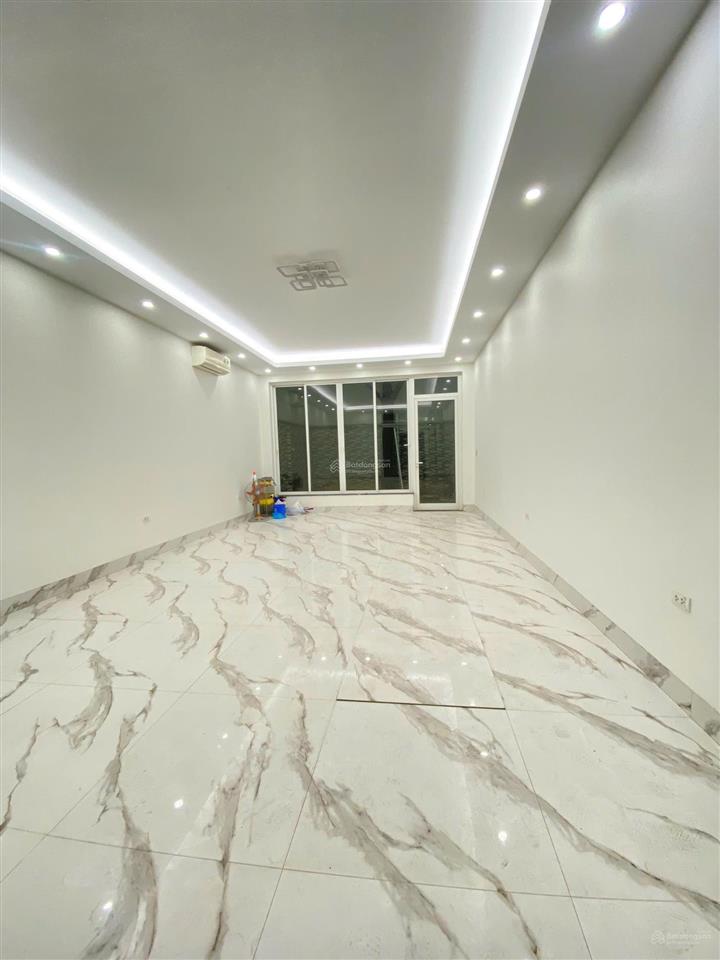 Chính chủ cần bán nhanh nhà khu a geleximco trục thông vin, hoàn thiện có thang máy