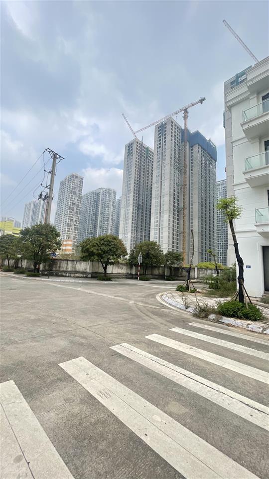 Chính chủ bán nhà lk căn góc khu b mới geleximco b1018. lô góc vip đầu thông vinsmart city