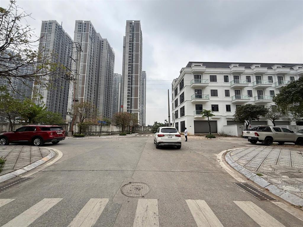 Chính chủ bán nhà lk căn góc khu b mới geleximco b1018. lô góc vip đầu thông vinsmart city