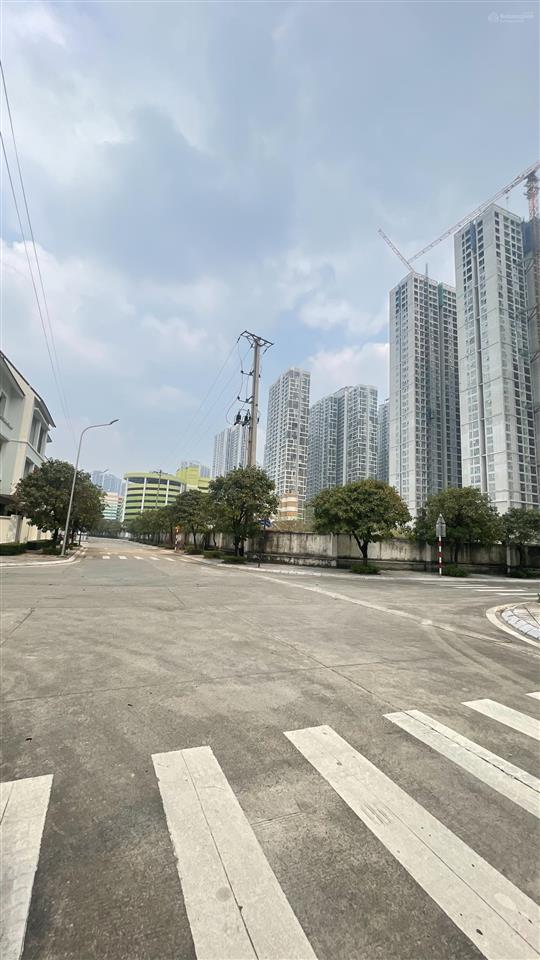 Chính chủ bán nhà lk căn góc khu b mới geleximco b1018. lô góc vip đầu thông vinsmart city