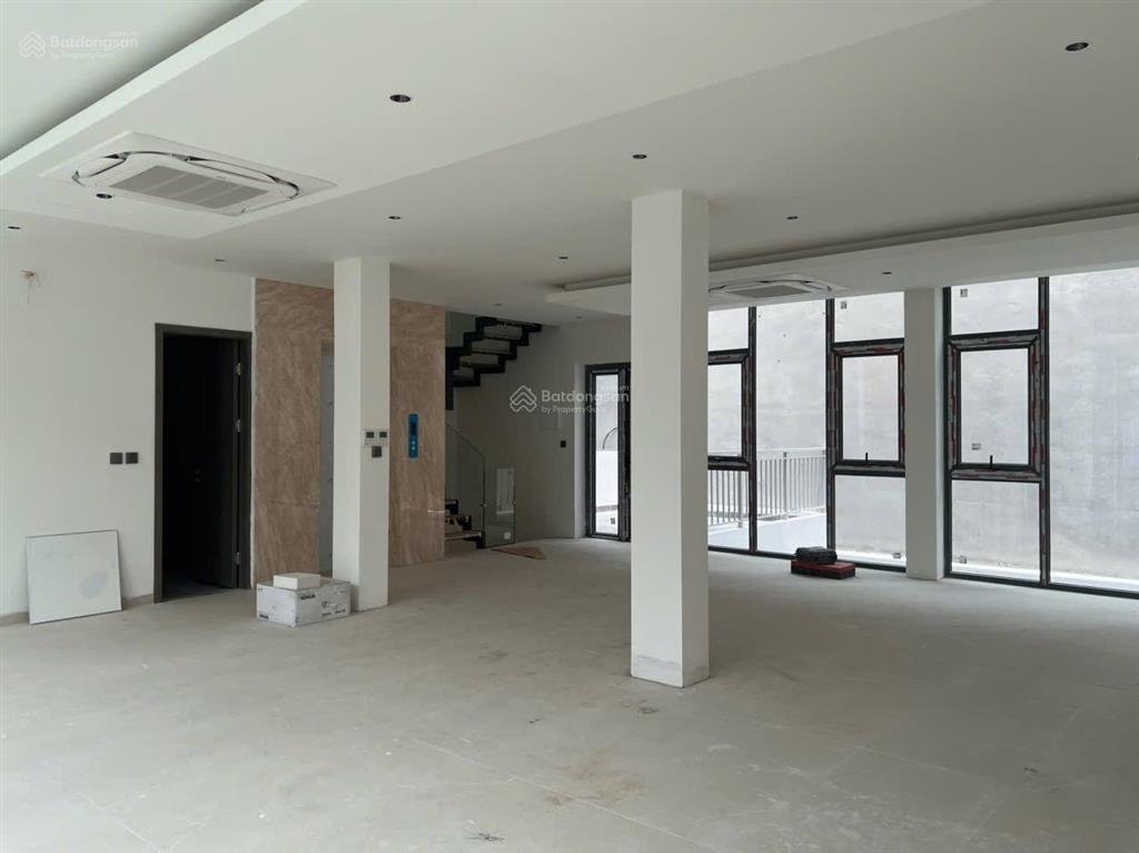 Chính chủ cho thuê tòa nhà văn phòng tại kđt văn khê, dt sàn 470m. giá 55tr