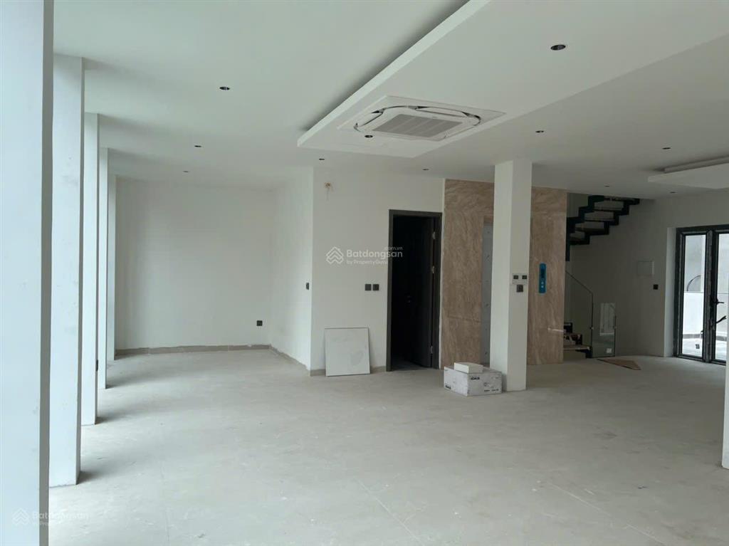 Chính chủ cho thuê tòa nhà văn phòng tại kđt văn khê, dt sàn 470m. giá 55tr