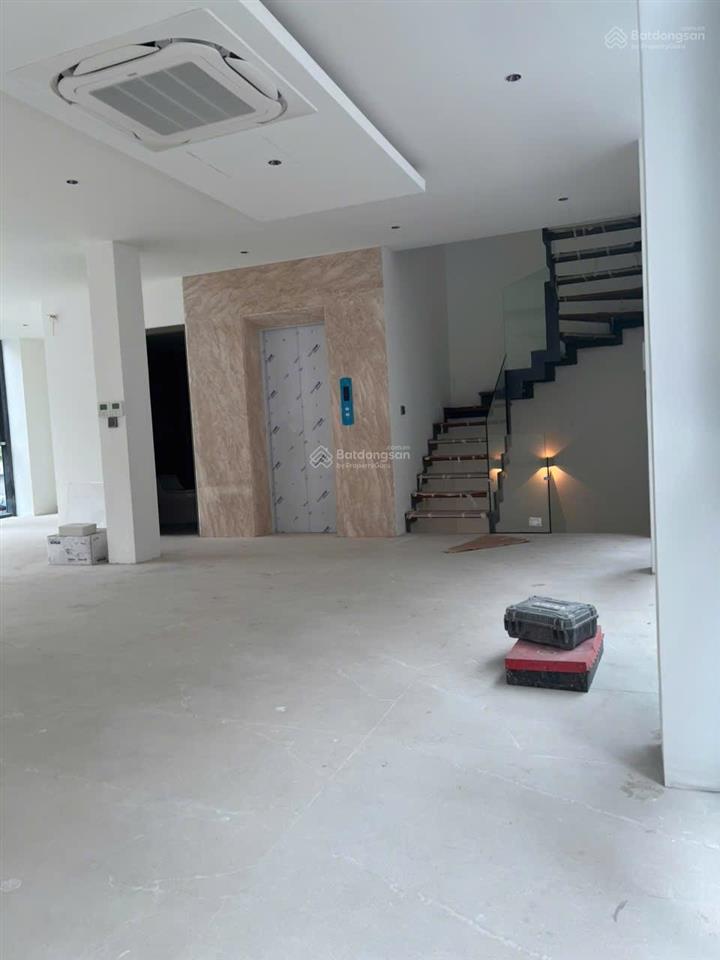 Chính chủ cho thuê tòa nhà văn phòng tại kđt văn khê, dt sàn 470m. giá 55tr