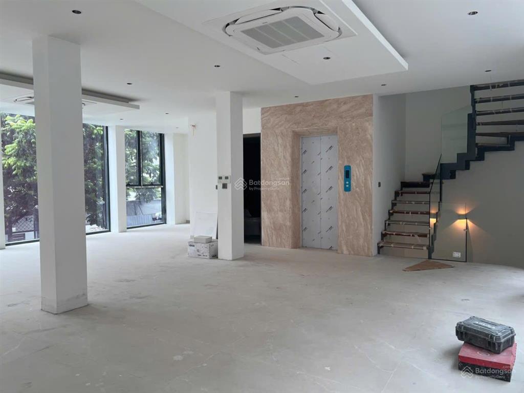 Chính chủ cho thuê tòa nhà văn phòng tại kđt văn khê, dt sàn 470m. giá 55tr