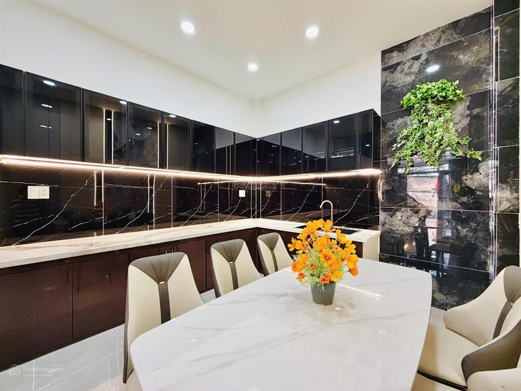 Mua hôm nay mai tăng giá nhà chỉ 4 tỷ850tr/ 86m2 ngay trung tâm ng. văn đậu, bình thạnh. có shr