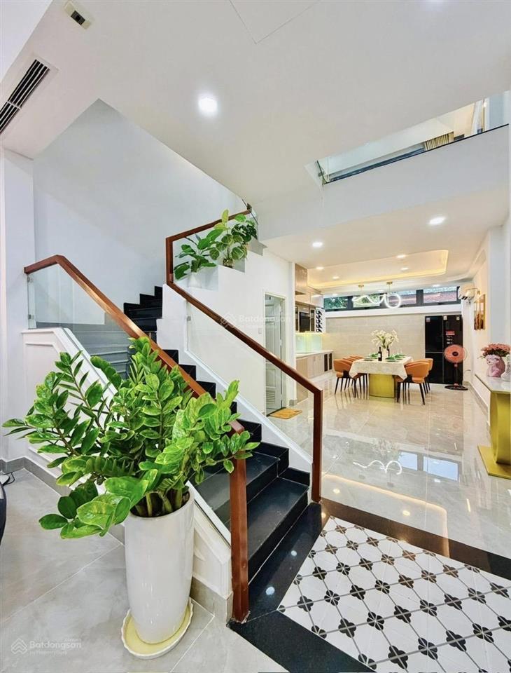 Nhà đẹp cực luxury tại vị trí vàng tt lý tự trọng,q1 chỉ 6tỷ590tr/88m2.shr sang tên công chứng ngay