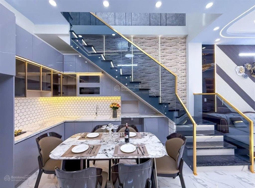 Giá rẻ bất ngờ tốt nhất khu vực chỉ 3 tỷ 890tr sỡ hữu ngay nhà đường hoàng diệu, q4 tận 80m2. shr