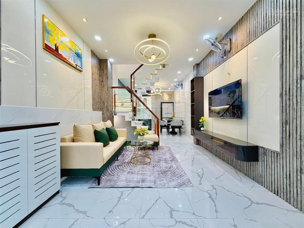 Cần bán nhà gấp ngay khu vực huỳnh văn bánh,phú nhuận 4tỷ490tr/79m2.có shr,ngân hàng hỗ trợ vay