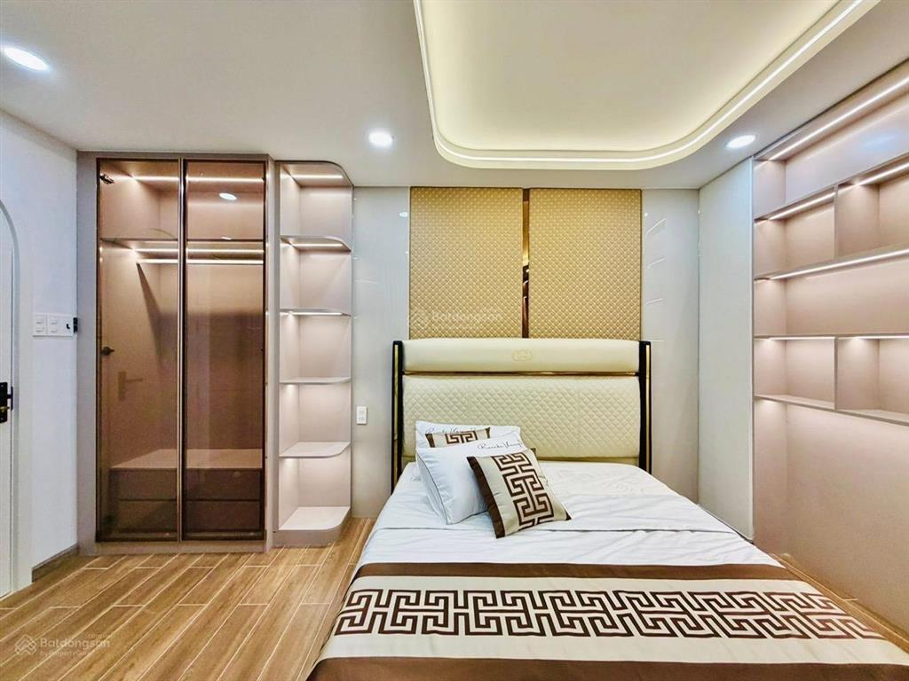 Cần bán nhà gấp ngay khu vực huỳnh văn bánh,phú nhuận 4tỷ490tr/79m2.có shr,ngân hàng hỗ trợ vay