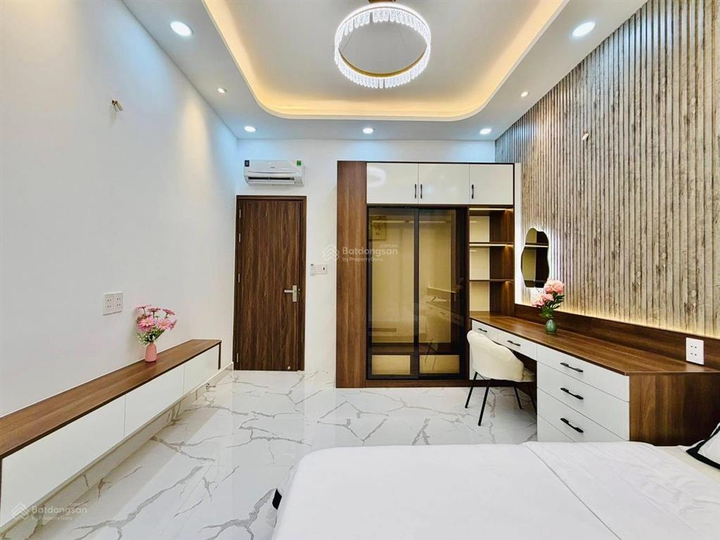 Cần bán nhà gấp ngay khu vực huỳnh văn bánh,phú nhuận 4tỷ490tr/79m2.có shr,ngân hàng hỗ trợ vay