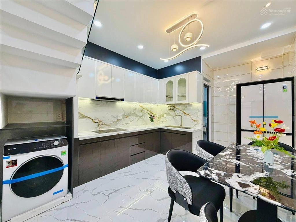 Cần bán nhà gấp ngay khu vực huỳnh văn bánh,phú nhuận 4tỷ490tr/79m2.có shr,ngân hàng hỗ trợ vay