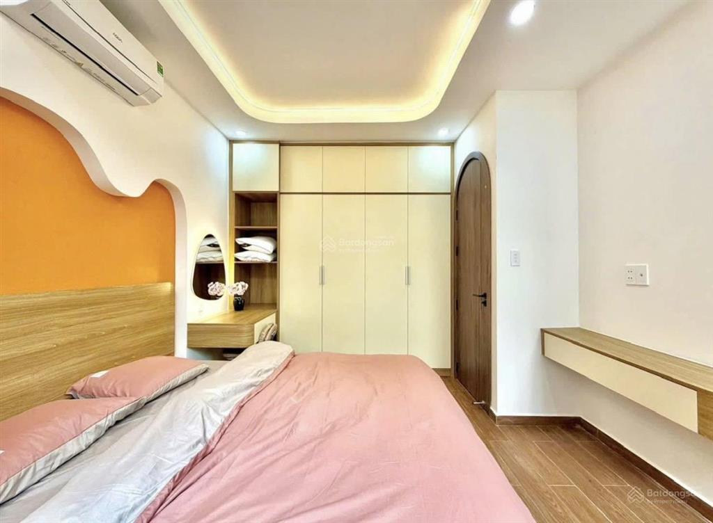 Cần bán nhà gấp ngay khu vực huỳnh văn bánh,phú nhuận 4tỷ490tr/79m2.có shr,ngân hàng hỗ trợ vay
