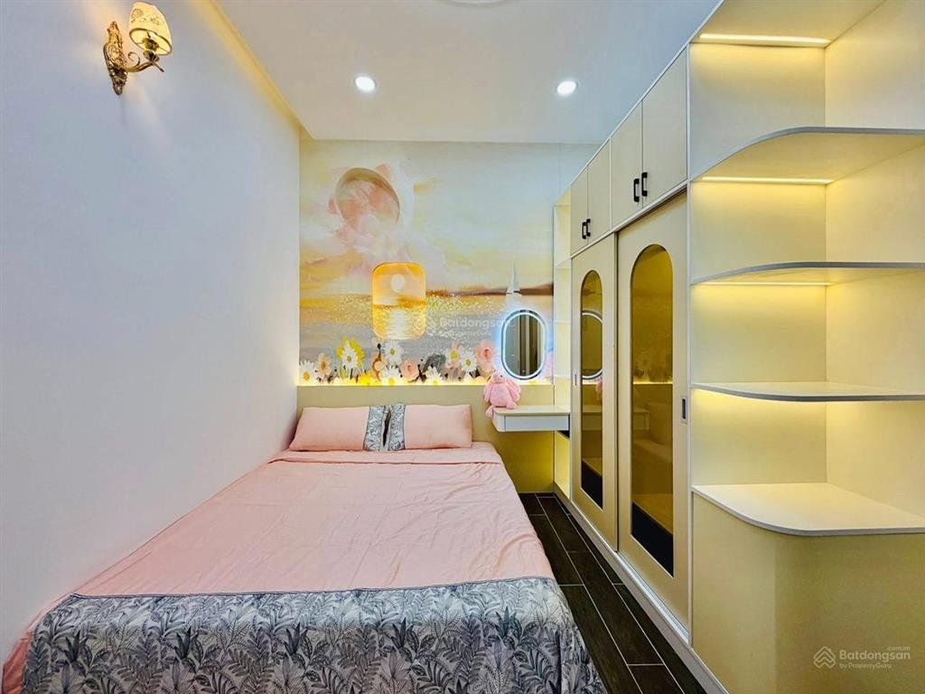 Chủ định cư cần bán gấp nhà đường cm tháng 8,q3 giá 5 tỷ150t/76m2. shr có ngân hàng hỗ trợ cho vay