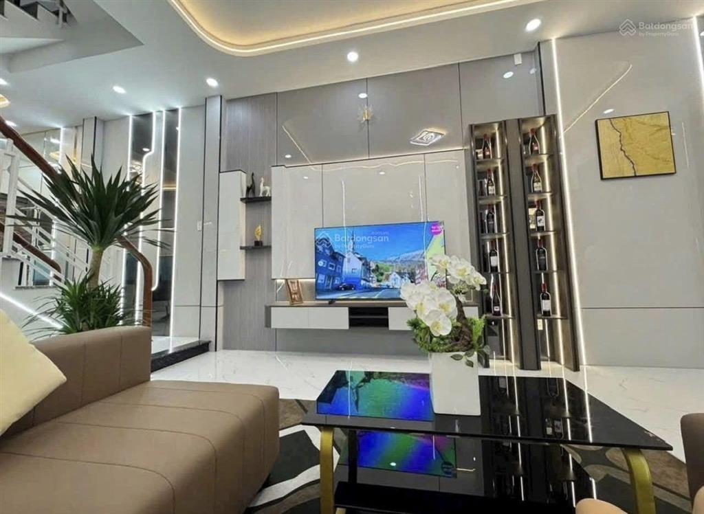 Cần bán gấp nhà chủ kí gửi 85m2 tại đoàn văn bơ, q4. shr sang tên công chứng trong ngày