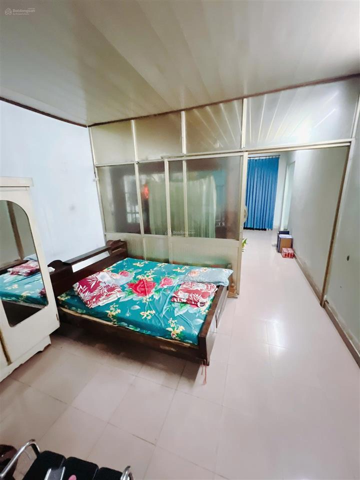 Bán nhà cấp 4 sổ hồng riêng chính chủ, diện tích 142m2