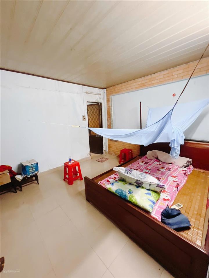 Bán nhà cấp 4 sổ hồng riêng chính chủ, diện tích 142m2