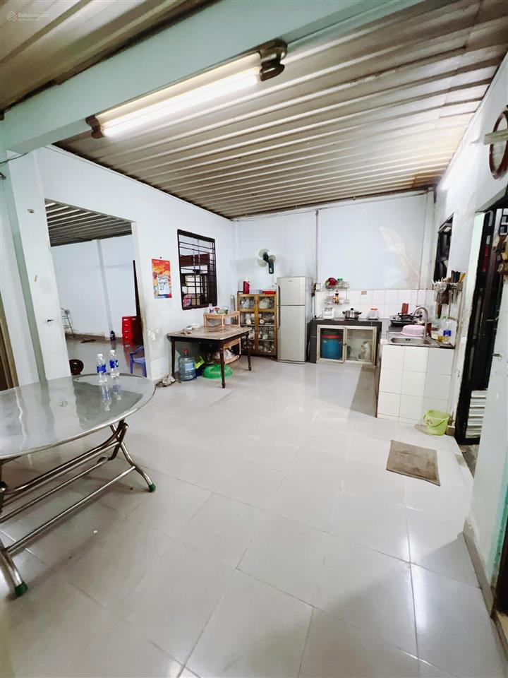 Bán nhà cấp 4 sổ hồng riêng chính chủ, diện tích 142m2