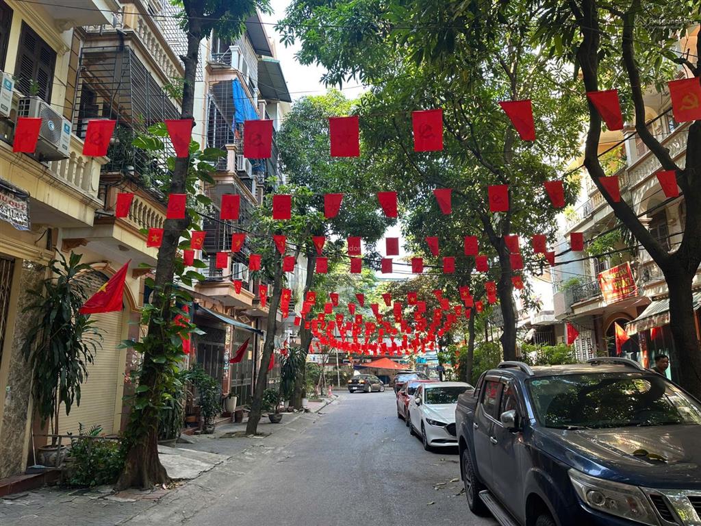 Cần bán gấp nhà ngõ 83 phố nguyễn khang 45m2 x 2 thoáng ngõ rộng thông thoáng giá 13.9 tỷ.