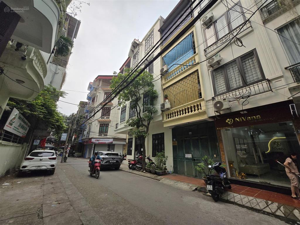 Cần bán gấp nhà ngõ 83 phố nguyễn khang 45m2 x 2 thoáng ngõ rộng thông thoáng giá 13.9 tỷ.