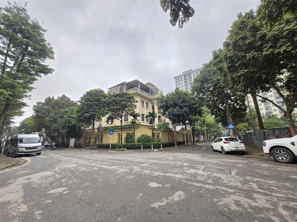 Cần bán gấp biệt thự 298m2 x 2 thoáng khu đô thị bắc hà c37 bộ công an  đường tố hữu giá 79 tỷ