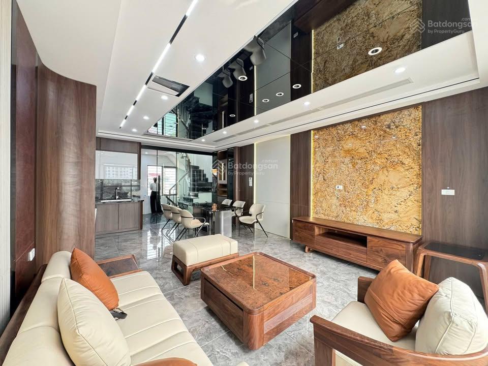 Phân lô vip 105 xuân la, ô tô tránh đỗ, ngõ thông vỉa hè rộng, 40m2 mt 4.2m giá 14 tỷ hơn
