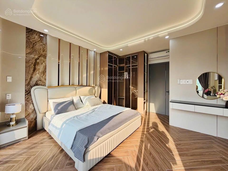 Phân lô phố vip trung kính, ô tô tránh cách 10m, 7 tầng thang máy giá 13 tỷ hơn