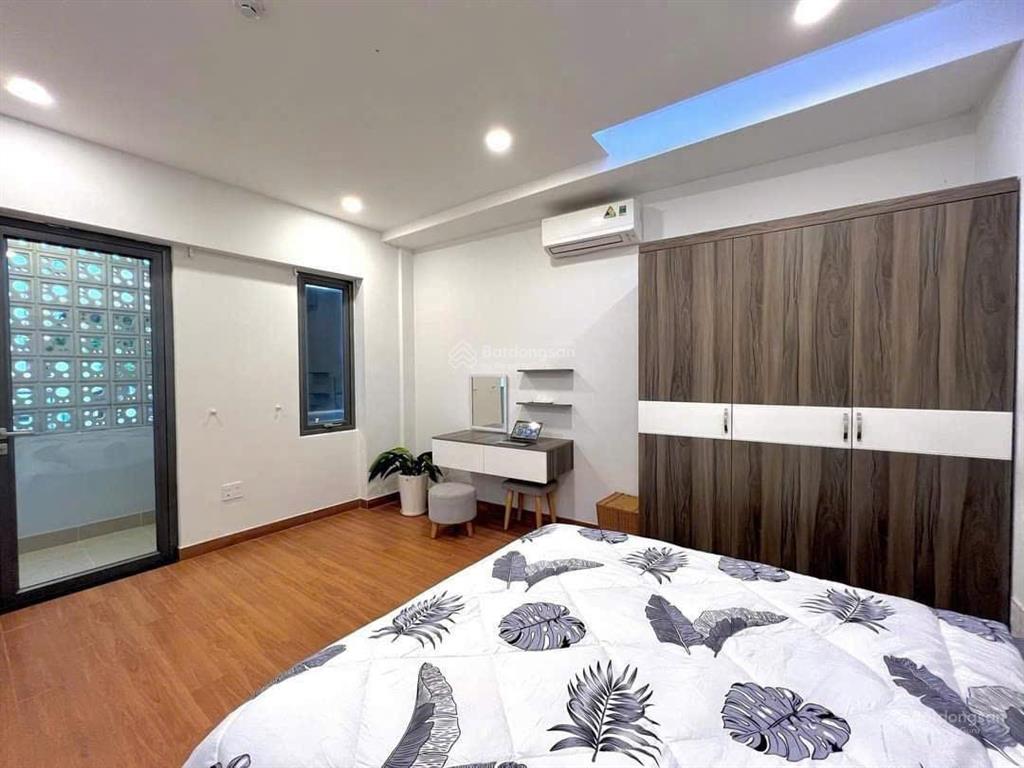 Cho thuê căn hộ dịch vụ 40m2 full nội thất ban công view xịn ngay trung tâm quận 1