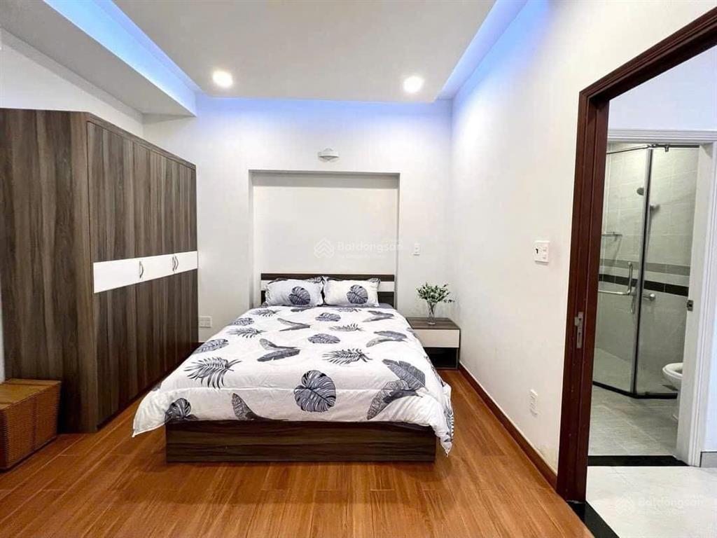 Cho thuê căn hộ dịch vụ 40m2 full nội thất ban công view xịn ngay trung tâm quận 1