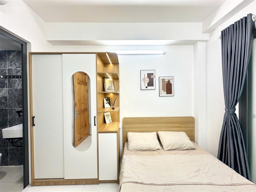 Cho thuê căn hộ 2pn 2wc sân vườn siêu rộng full nt gần uth, hutech