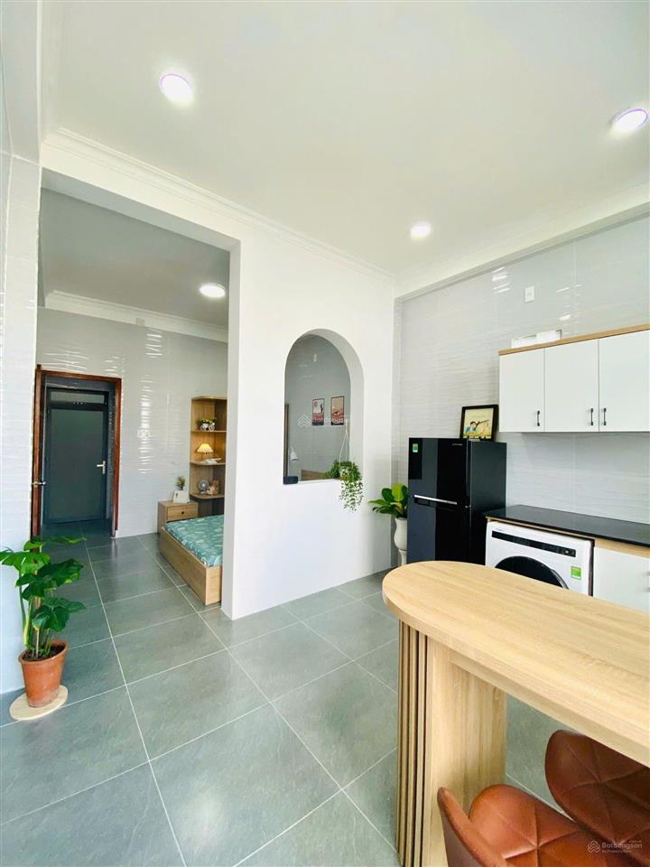 Studio 40m rộng rãi ban công, tách bếp, thang máy | thích quảng đức, sát sân bay