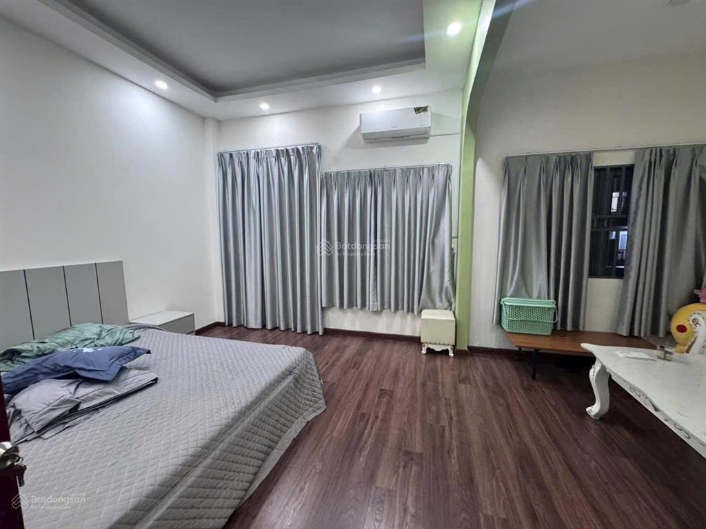 Siêu hiếm  nhà 3 tầng  6.5x11m  sổ hoàn công  khu vip ngay hồng long  ql13  hiệp bình phước.