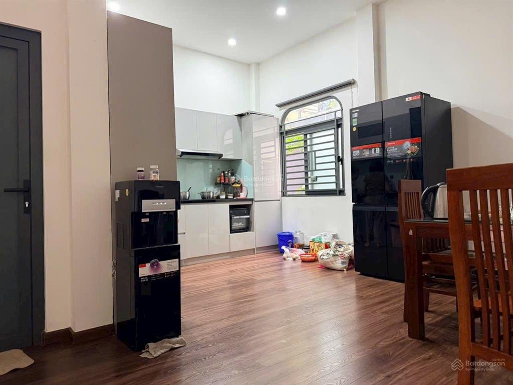 Siêu hiếm  nhà 3 tầng  6.5x11m  sổ hoàn công  khu vip ngay hồng long  ql13  hiệp bình phước.