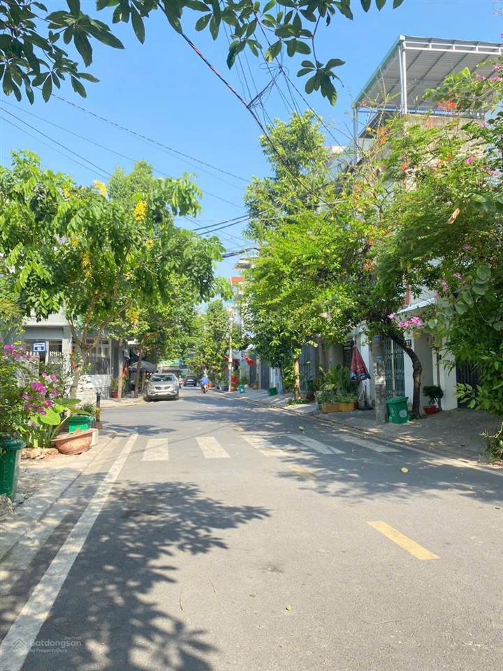 Siêu hiếm  nhà 3 tầng  6.5x11m  sổ hoàn công  khu vip ngay hồng long  ql13  hiệp bình phước.