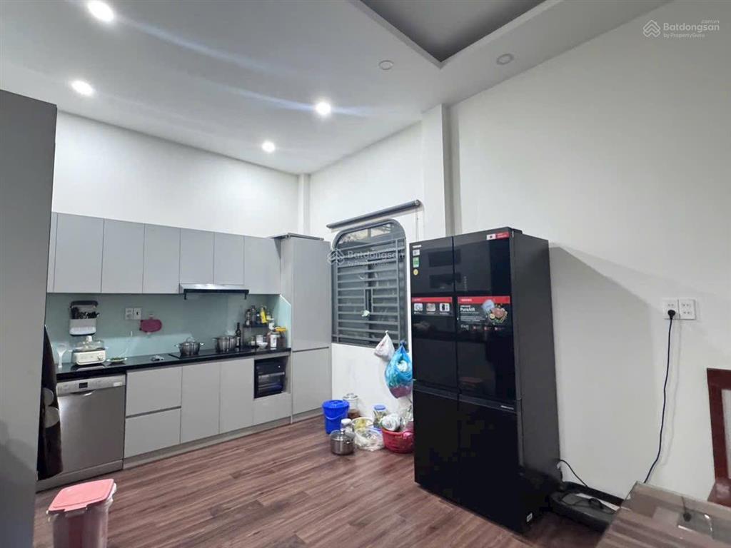 Siêu hiếm  nhà 3 tầng  6.5x11m  sổ hoàn công  khu vip ngay hồng long  ql13  hiệp bình phước.