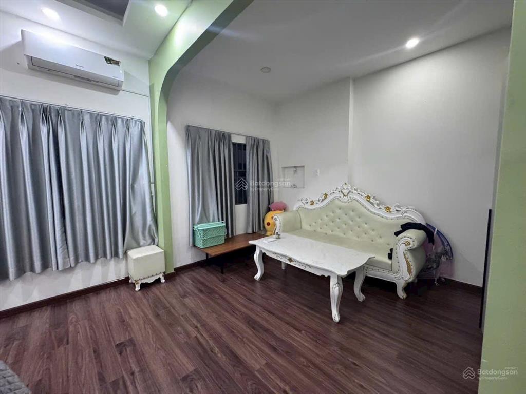 Siêu hiếm  nhà 3 tầng  6.5x11m  sổ hoàn công  khu vip ngay hồng long  ql13  hiệp bình phước.