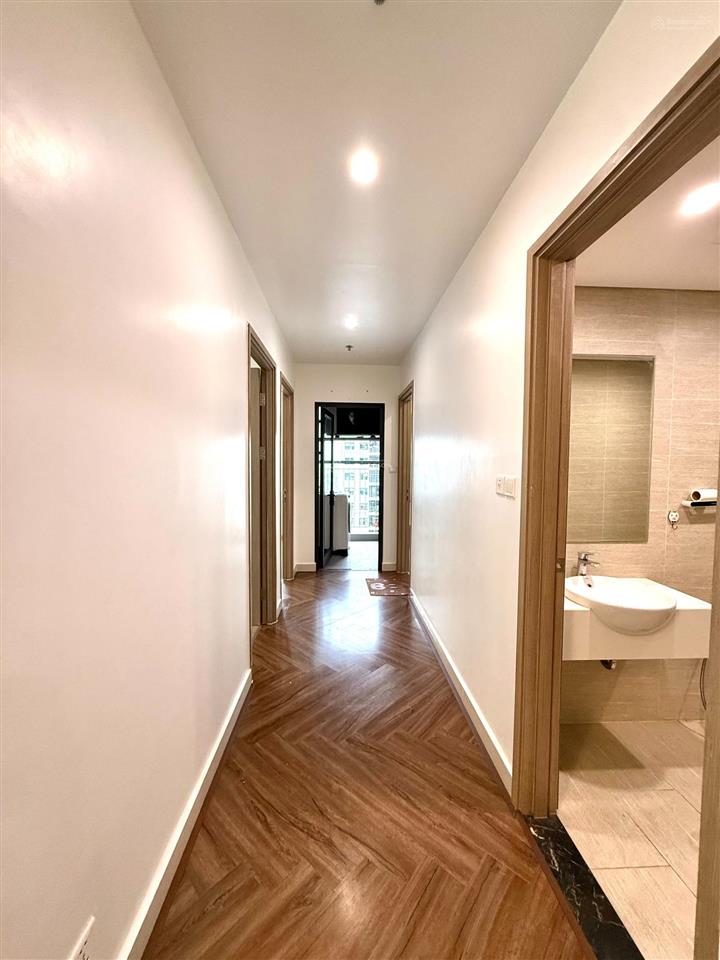 Bán căn 3n góc tòa s101 tầng 19 căn 11 đầy đủ nội thất 75m2 giá 4,9xx tỷ