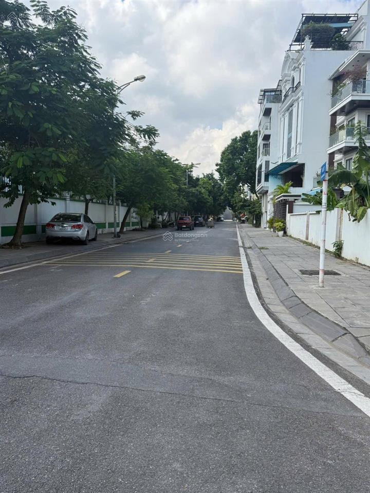Bán toà nhà phố đặng vũ hỷ, thượng thanh 90m2, 6 tầng, mặt tiền 7.3m, giá chào nhỉnh 20 tỷ.