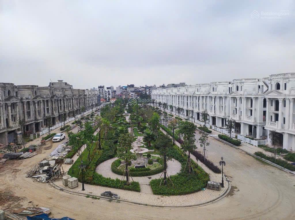 Bán đất tư đình cạnh cầu trần hưng đạo, ô tô tránh, 250m2, mặt tiền 8.5m, giá 50 tỷ.