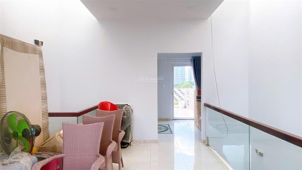 Bán nhà quận 9, nguyễn xiển, nhà đẹp, 1 trệt 2 lầu, 3pn, giá chỉ 6.6 tỷ