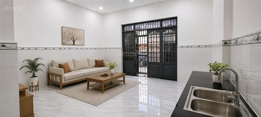 Nhà lã xuân oai, 70m2, 4.5 tỷ, nhà đẹp, 2pn, cạnh hẻm xe hơi