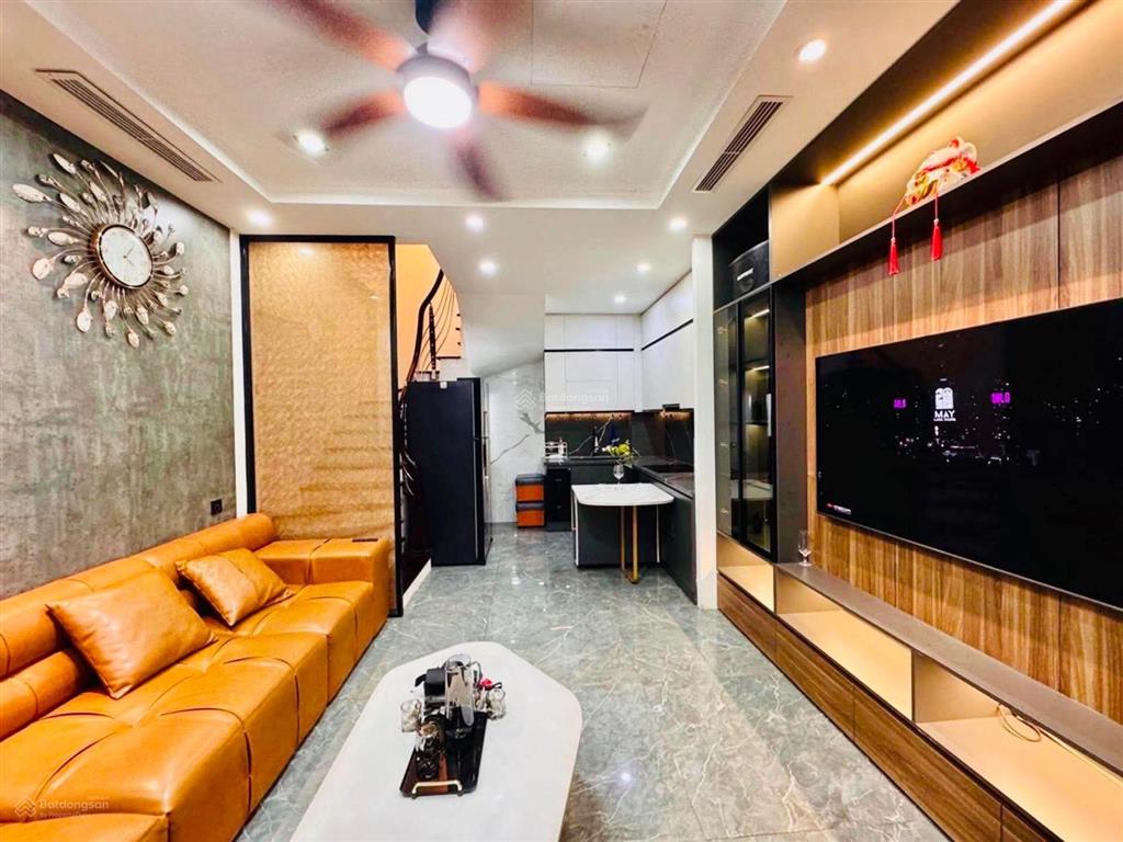 Bán nhà man thiện 5.4 tỷ đường 2 ô tô tránh nhau, dân cư hiện hữu, an ninh.