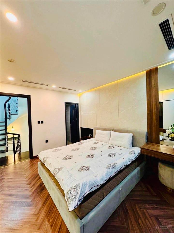 Bán nhà man thiện 5.4 tỷ đường 2 ô tô tránh nhau, dân cư hiện hữu, an ninh.