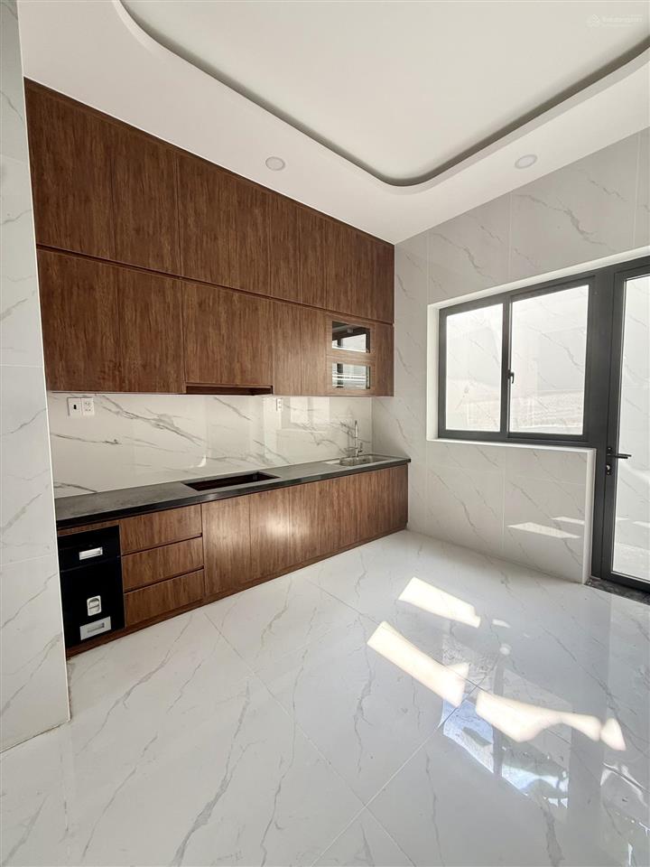 Chính chủ bán nhà mới 4pn, 6wc, giá siêu hời 5,95 tỷ, 68m2 tại nguyễn xiển, hẻm ôtô